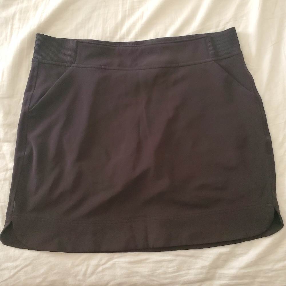 Black skort